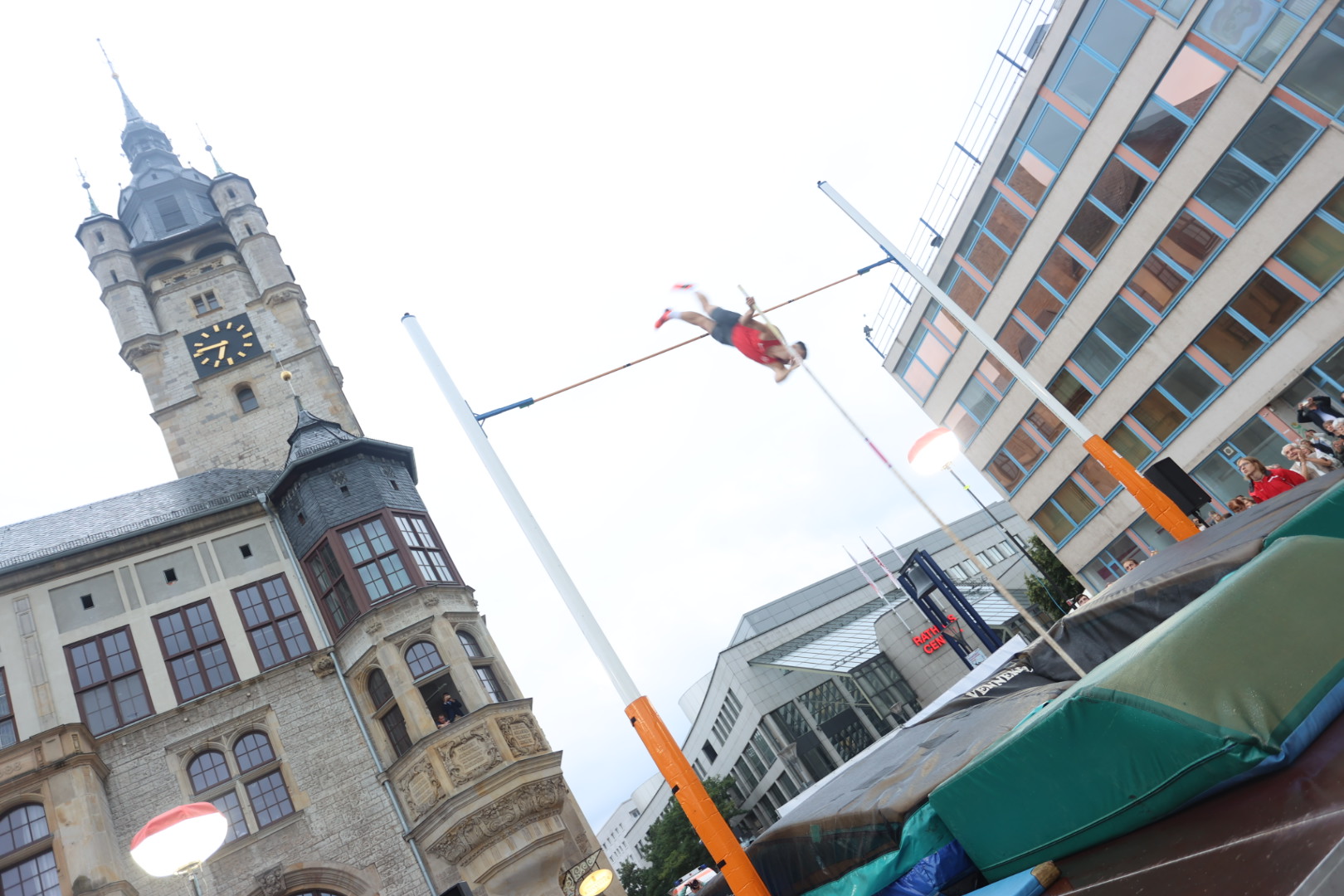 Die schwierigste Sportart der Welt auf Dessauer Marktplatz Anhalt Sport